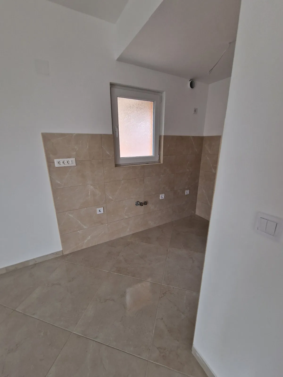 Three-bedroom duplex apartment in Igalo with sea view 