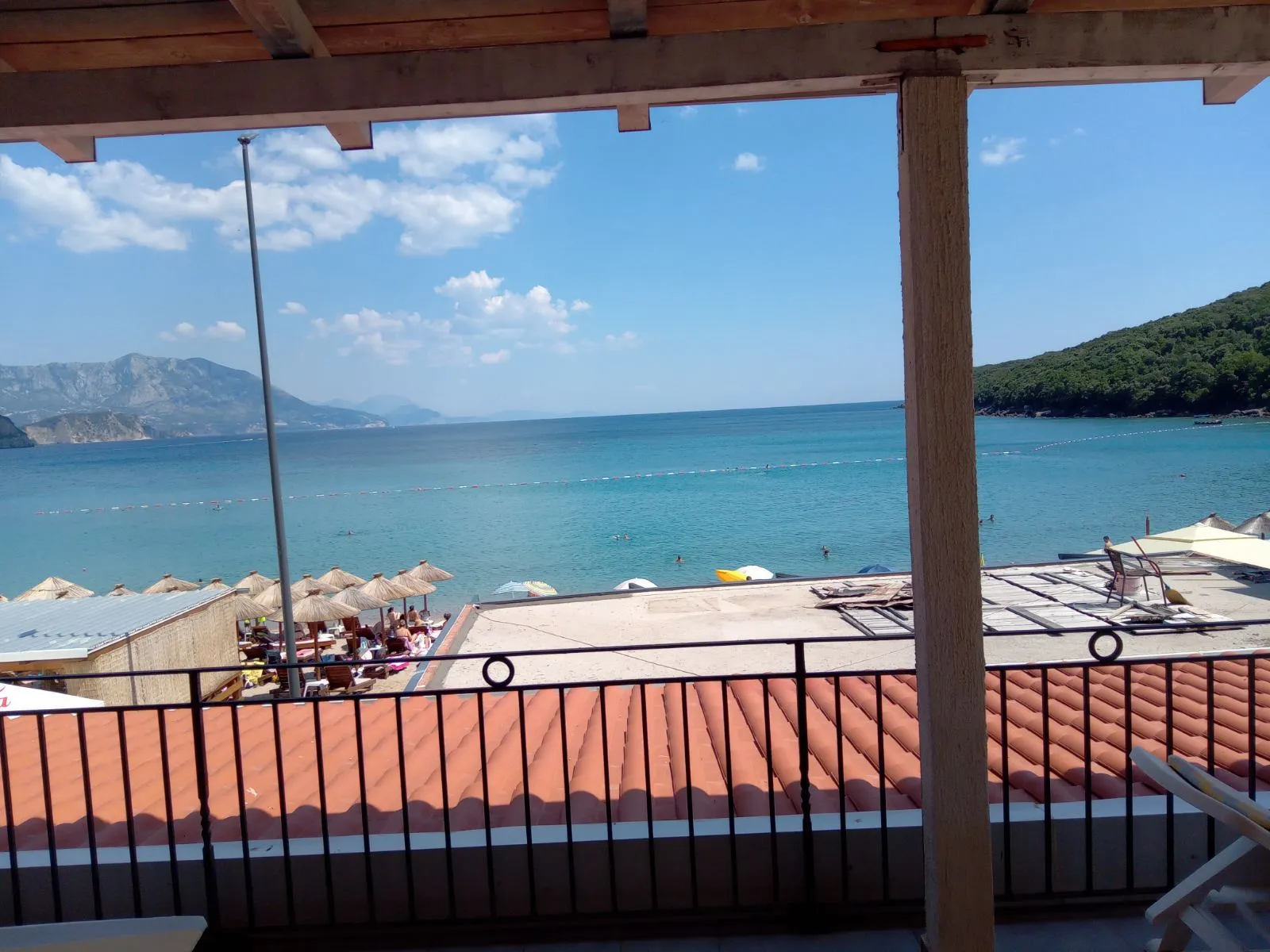 Mini Hotel on Jaz 50 meters from the sea