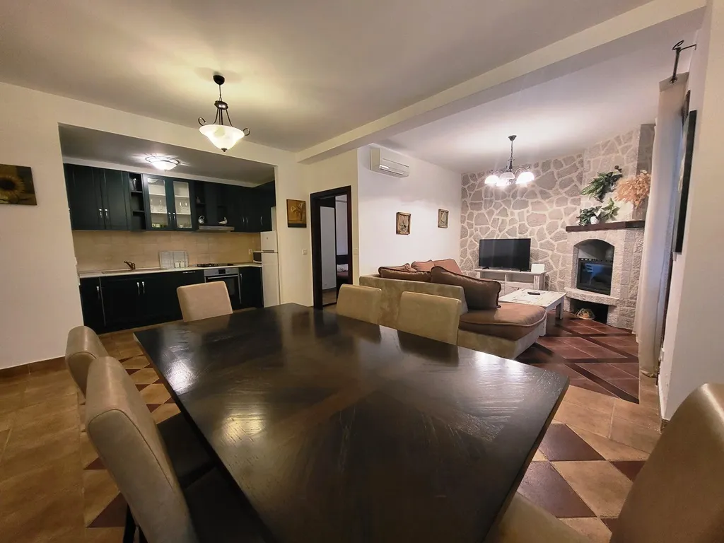 Apartment mit drei Schlafzimmern und Meerblick, mit Swimmingpool