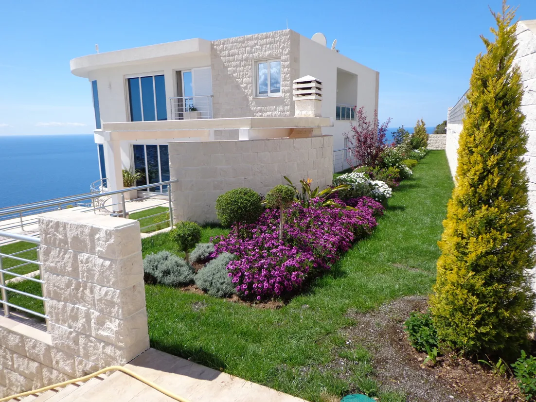 Zwei Luxusvillen im Komplex