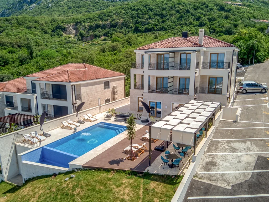 Villa for sale in a luxury complex in Blizikuce