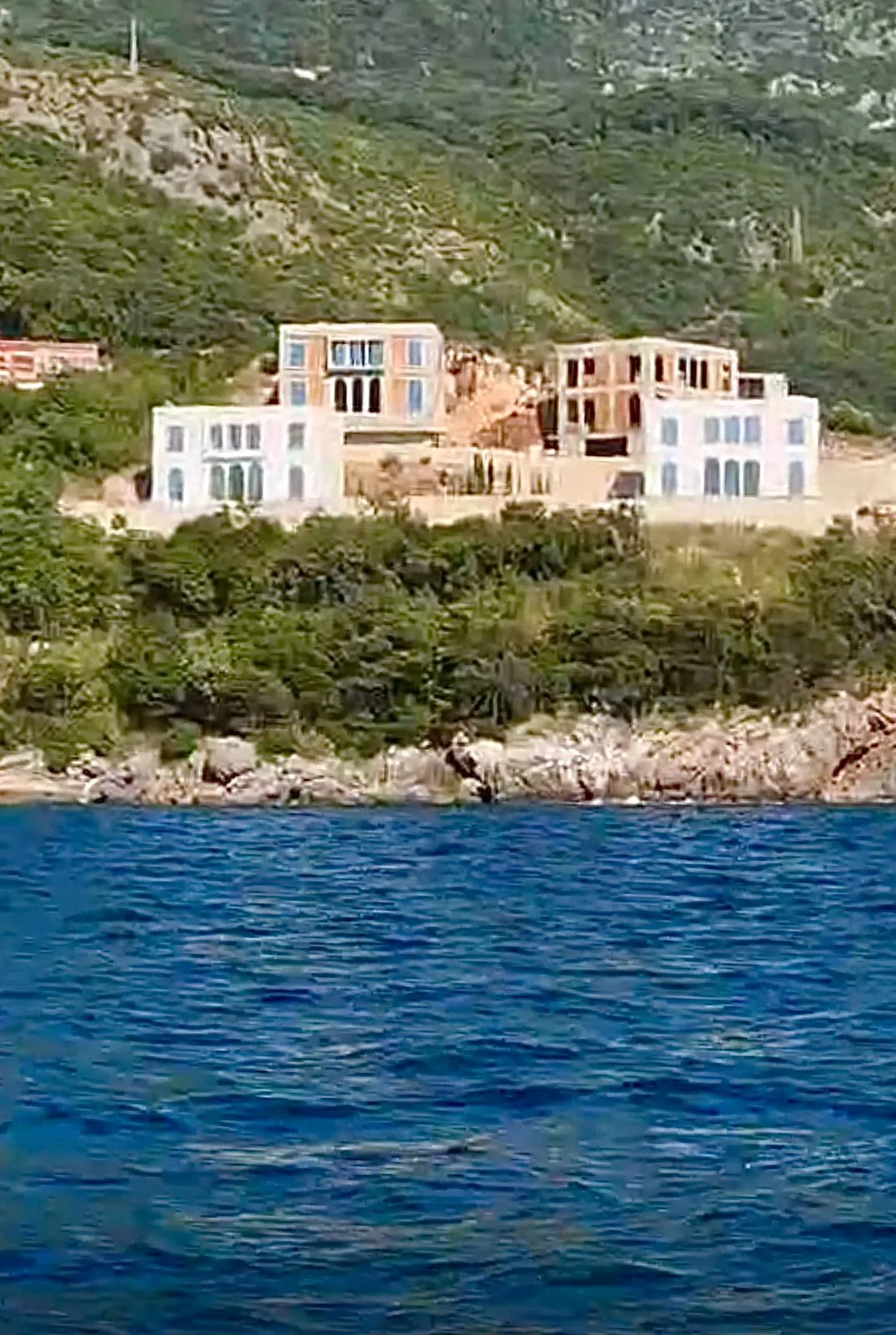 Luxurious villas in the PURE MANSIONS complex