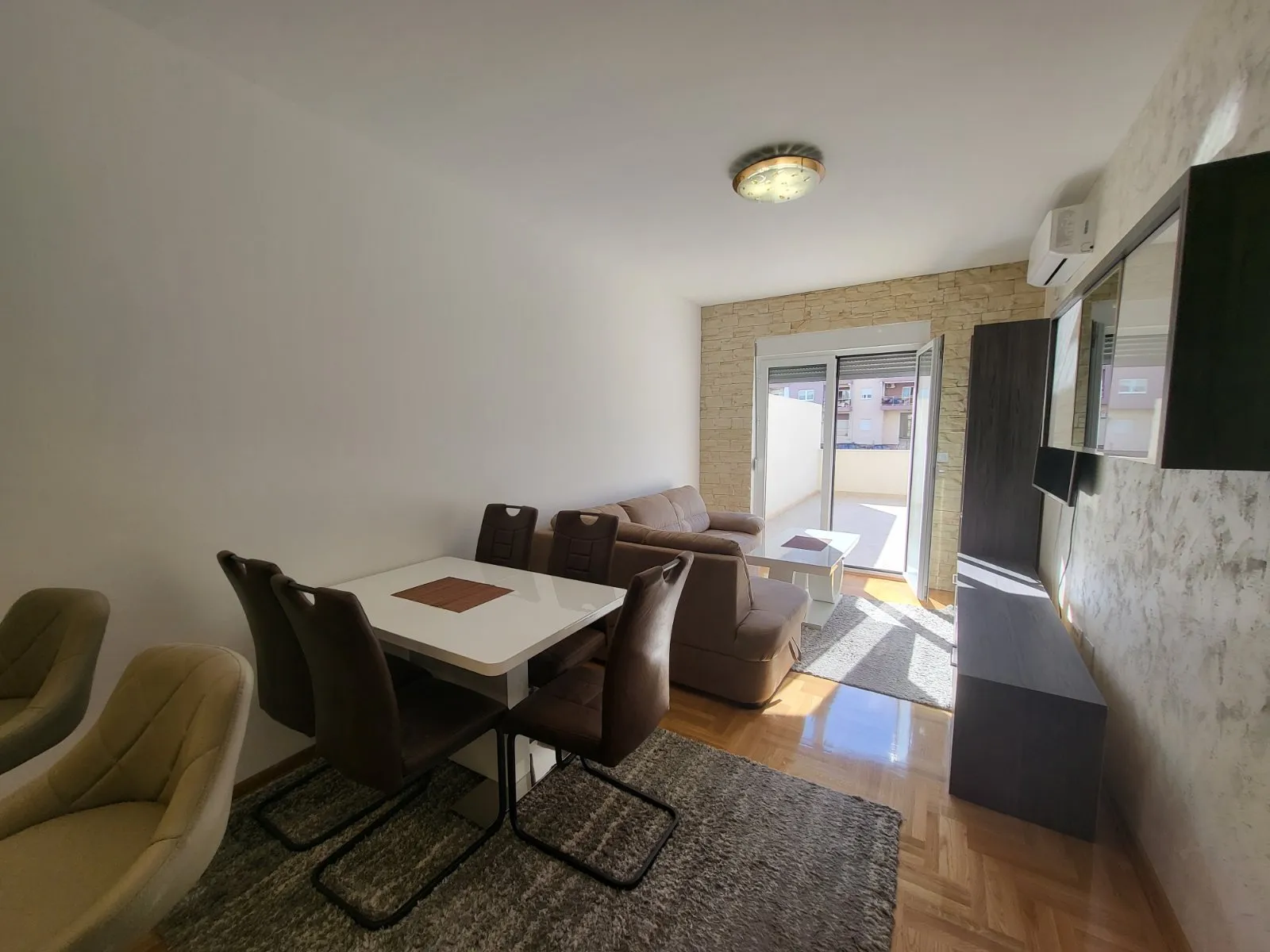 Apartment mit großer Terrasse im Zentrum von Budva