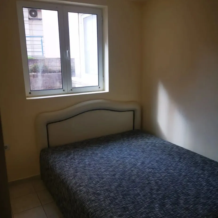 Квартира с одной спальной комнатой в Будве со своим двором