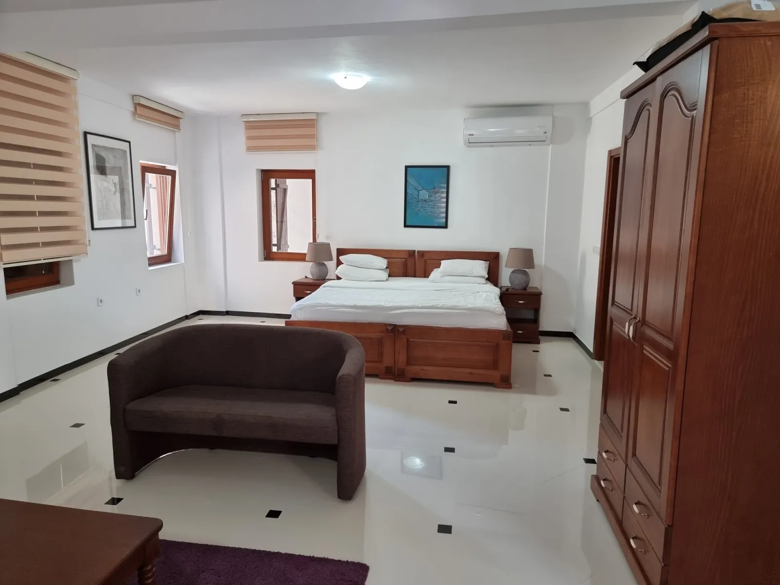 Stone house with apartments in Ulcinj