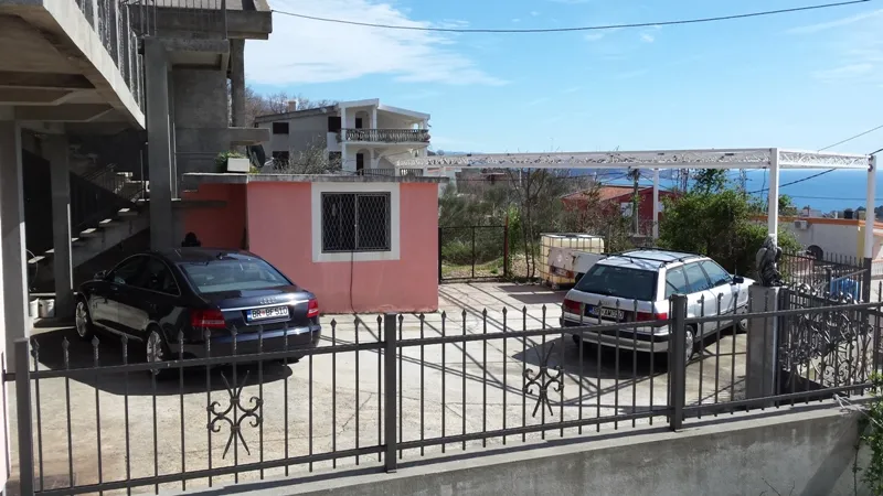 Geräumiges Haus mit privatem Garten in Sutomore