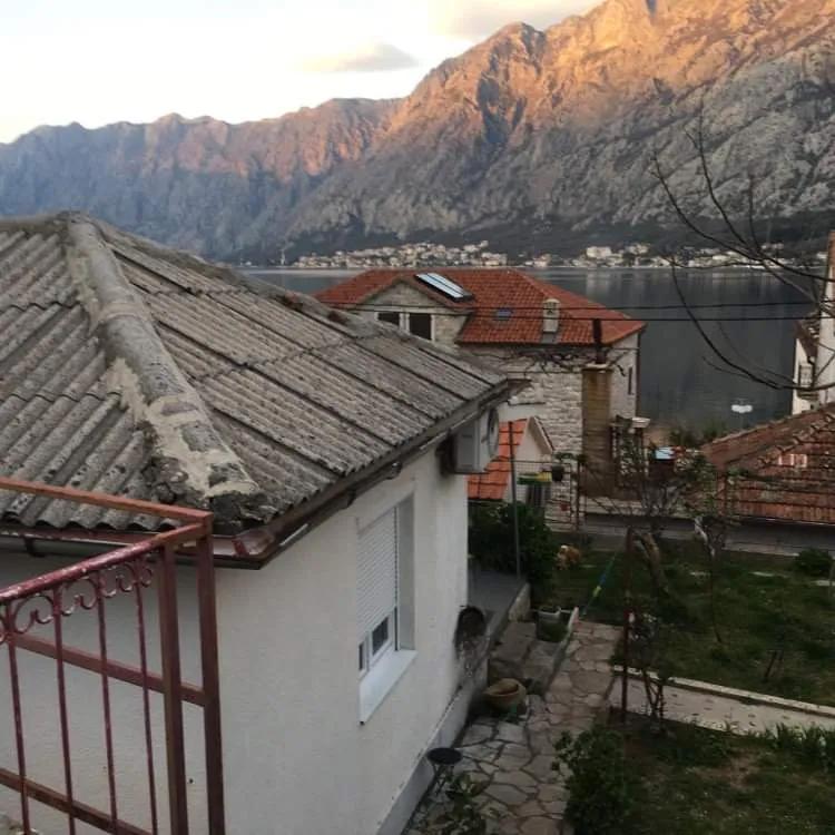 Onestory house in Prchanj with a sea view