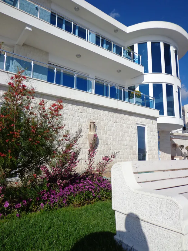 Zwei Luxusvillen im Komplex