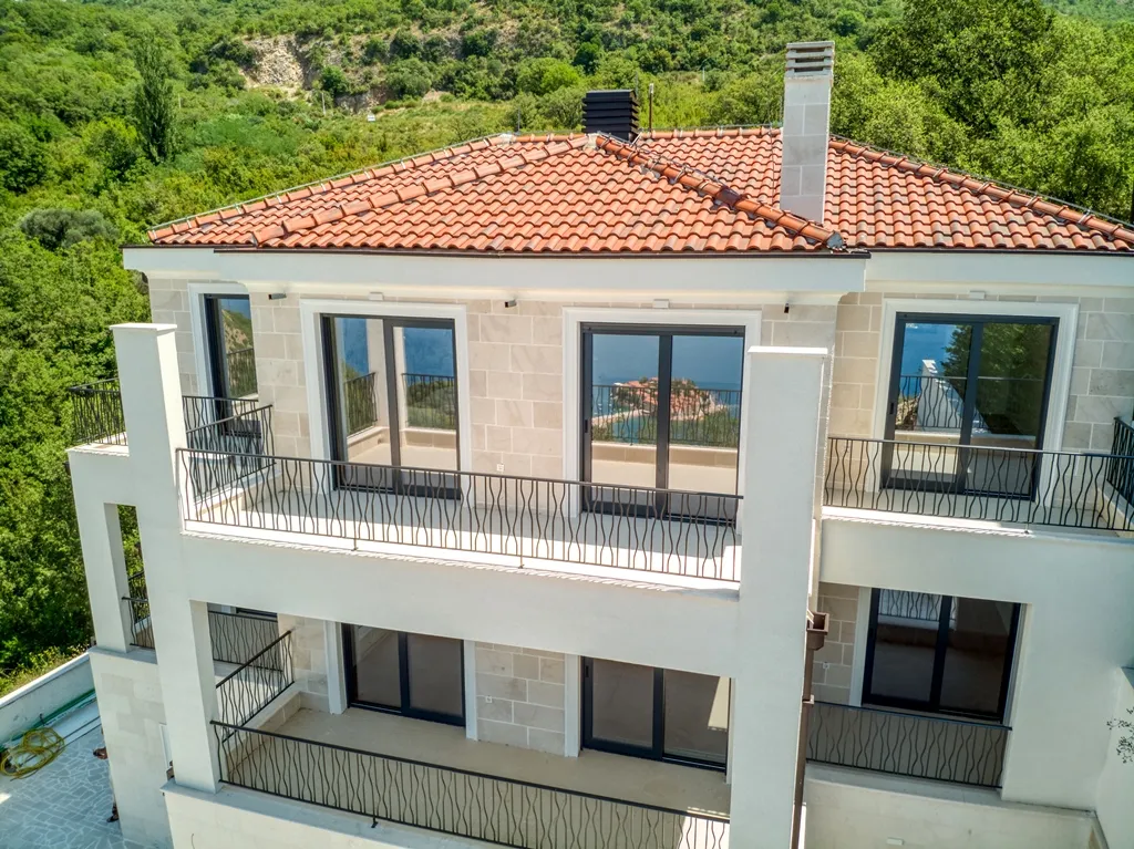 Villa for sale in a luxury complex in Blizikuce