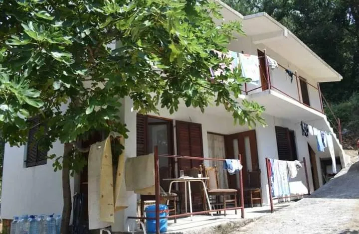 Sea view house in Sutomore