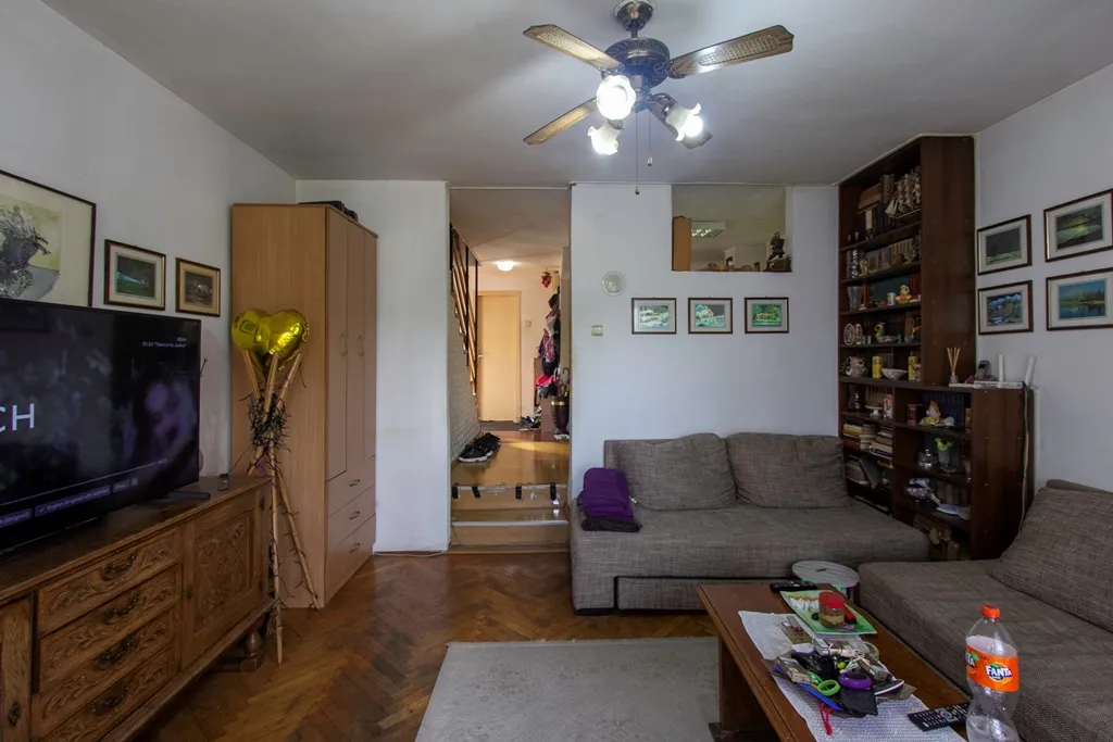 Dreizimmer-Maisonette-Wohnung im Zentrum von Budva