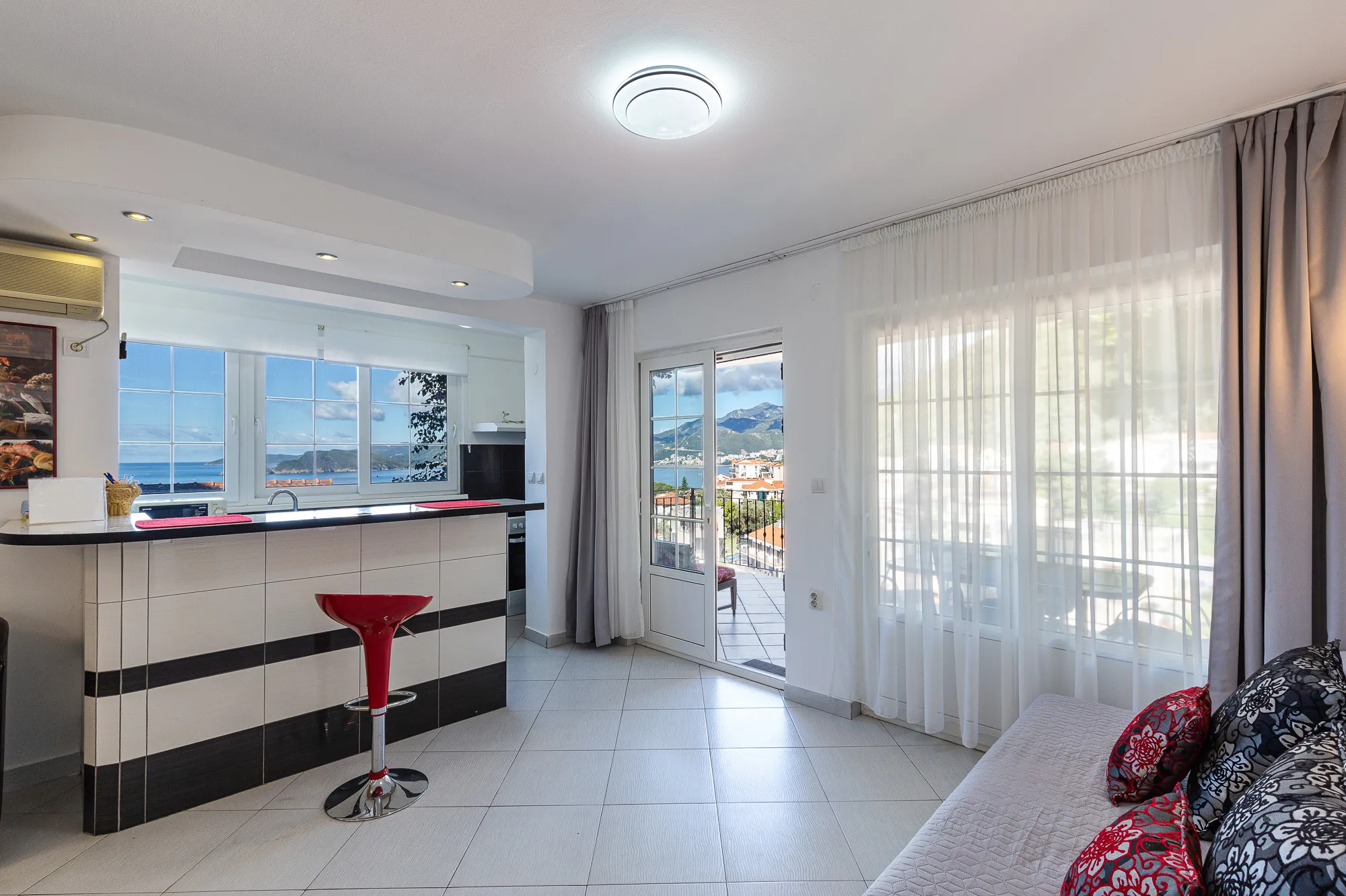 Квартира на продажу с видом на остров Свети Стефан 