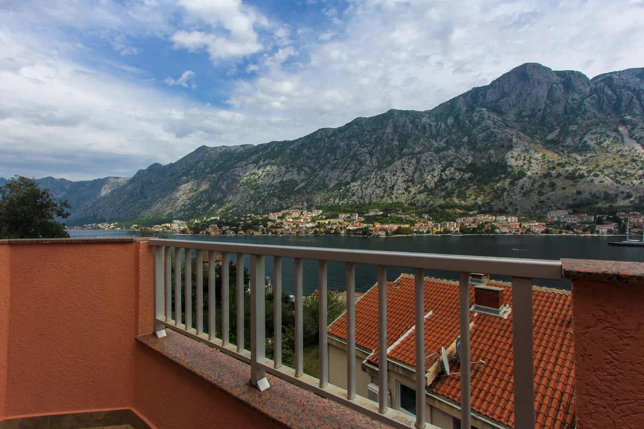 Wohnungen zum Verkauf in Kotor mit Panoramablick auf das Meer