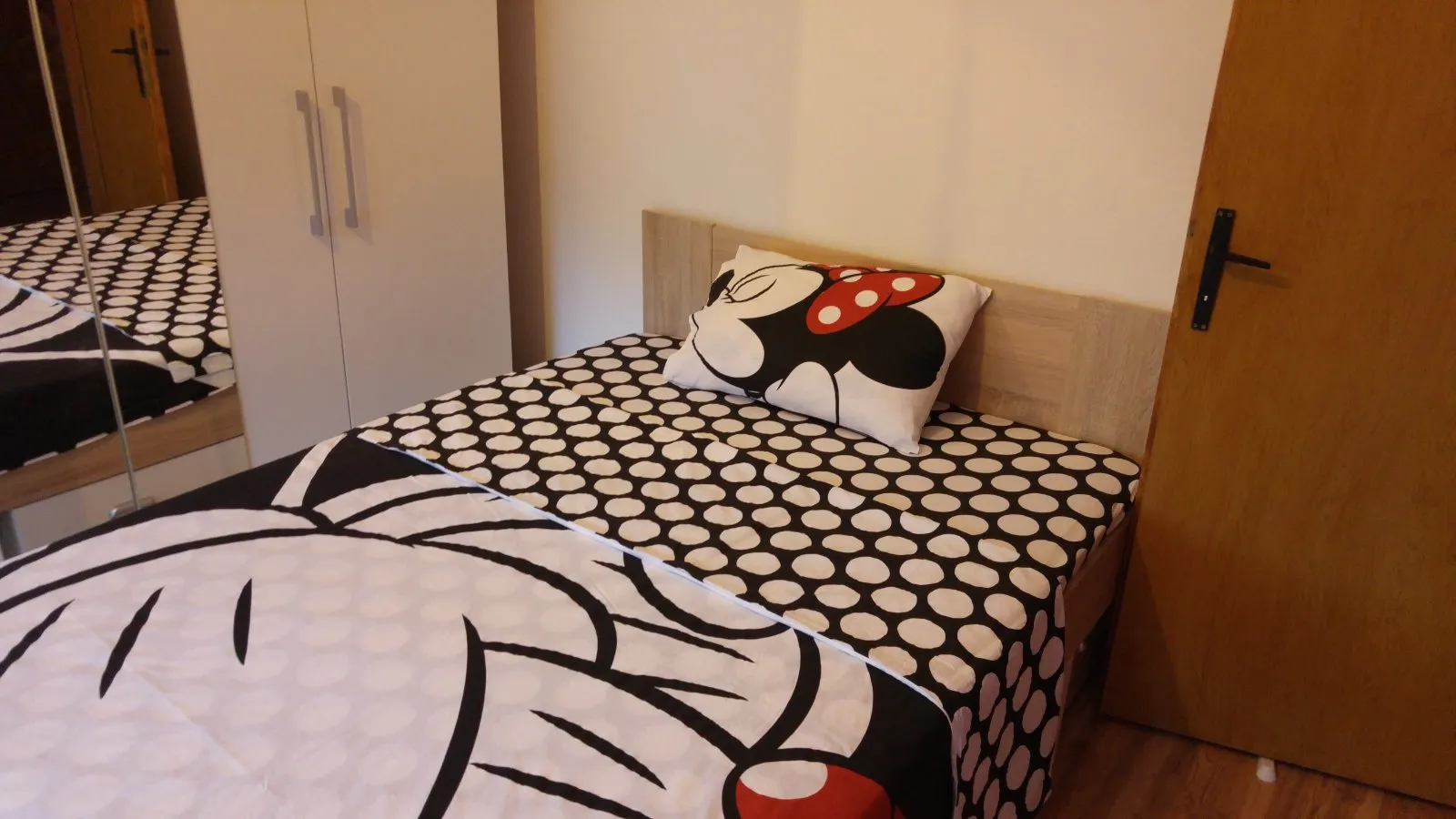 Three-story house in Morinje with a large yard