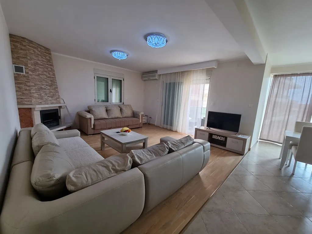 Luxuriöses Apartment mit zwei Schlafzimmern in Bečići
