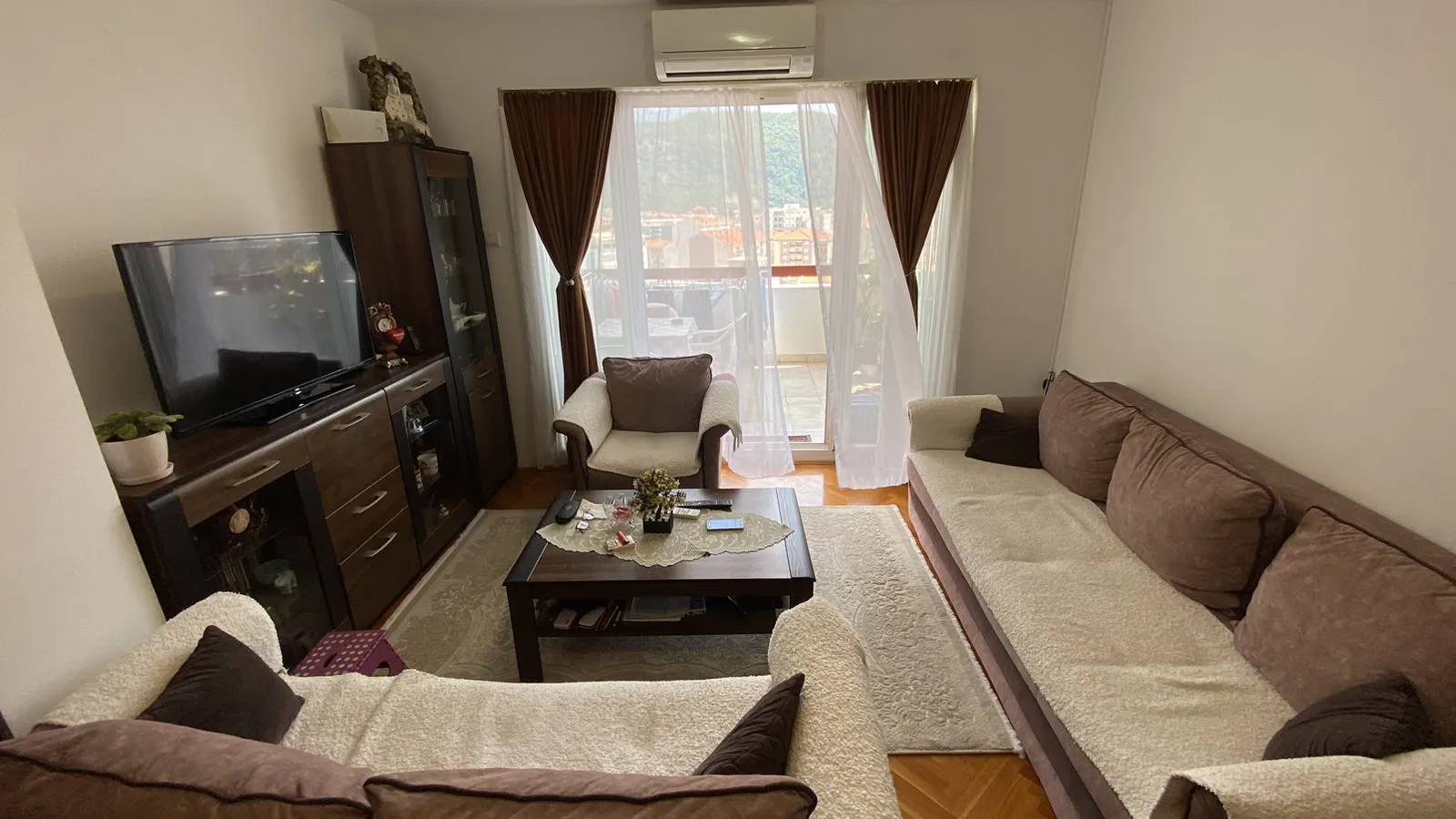 Квартира с двумя спальными комнатами и видом на море в Будве