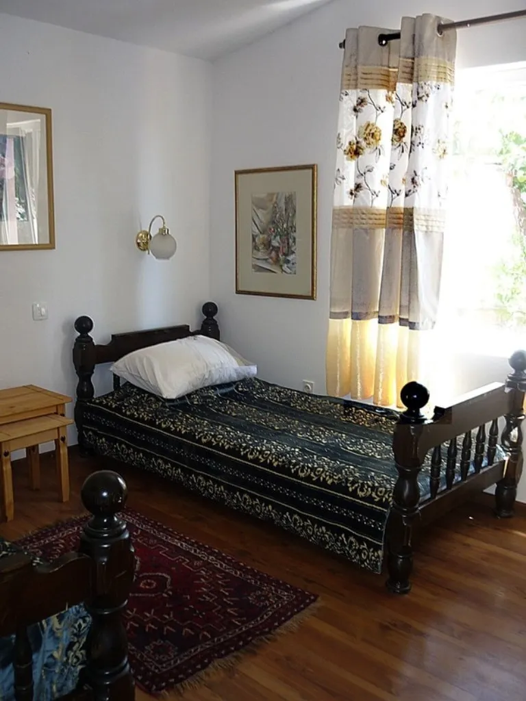 Дом с небольшим садом в Дженовичи