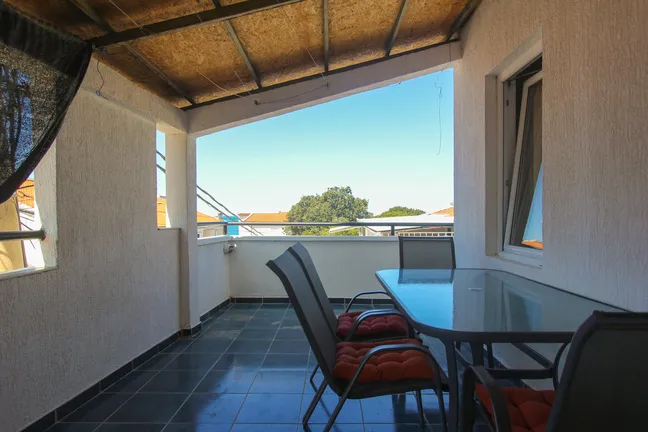 Просторный дом с видом на море в Утехе