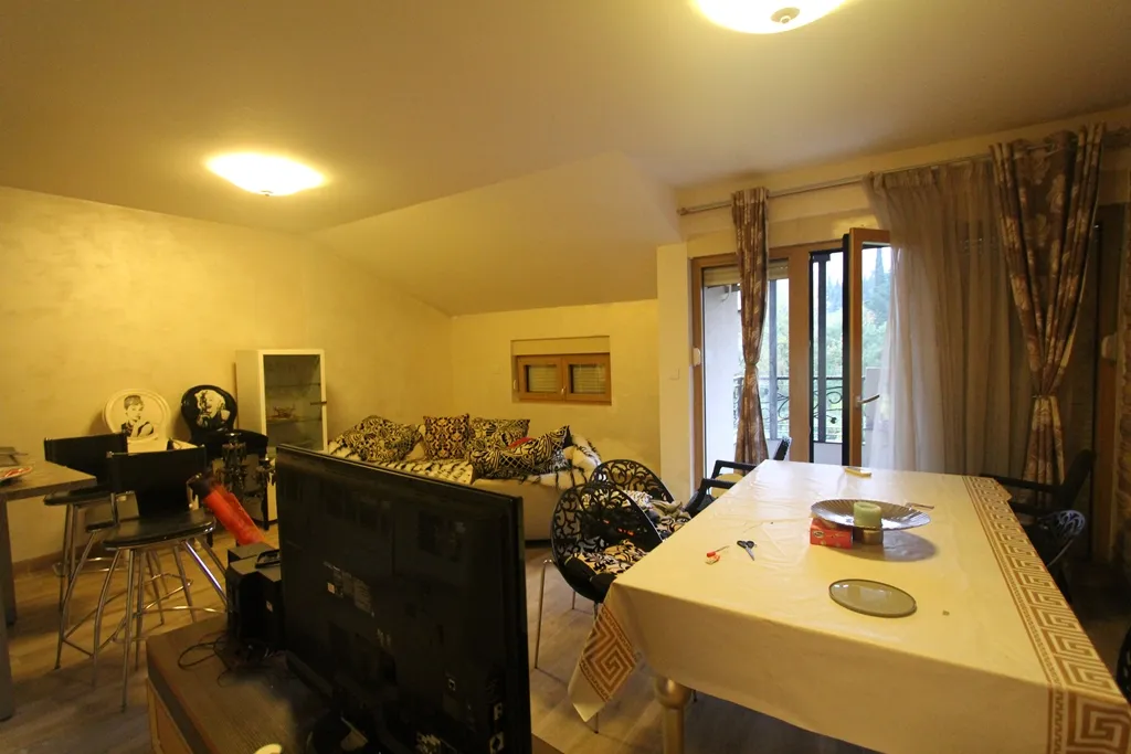 Penthouse with sea view in Topla 