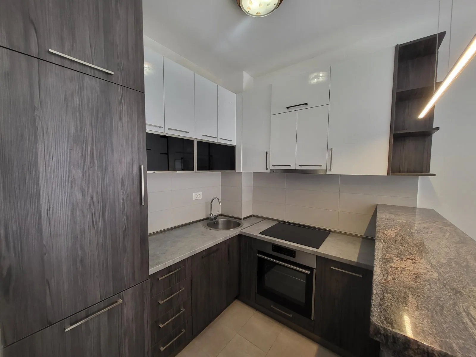 Apartment mit großer Terrasse im Zentrum von Budva