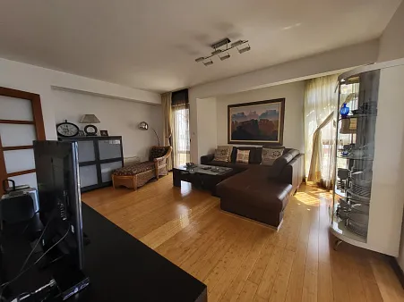 Трехкомнатная квартира в привлекательном месте в Будве