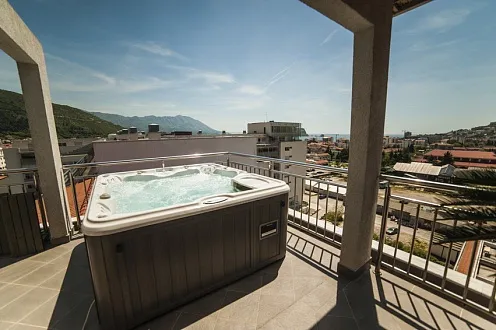 Penthouse im Herzen von Budva mit herrlichem Stadtblick