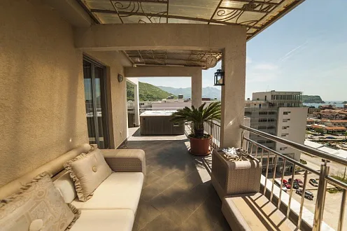 Penthouse im Herzen von Budva mit herrlichem Stadtblick
