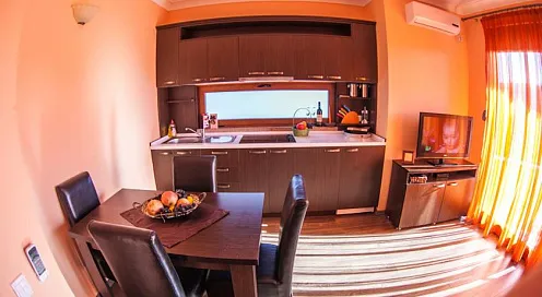 House / apart hotel in Sutomore 