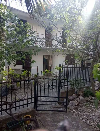 Sea view house in Sutomore