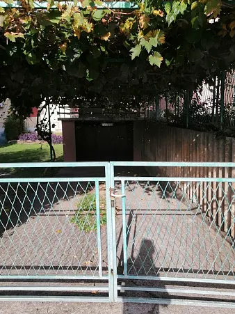 Two-storey house in Sutomore near the sea