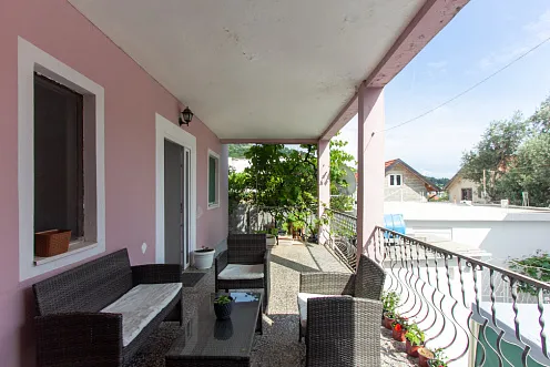 Three-story furnished house in Sutomore